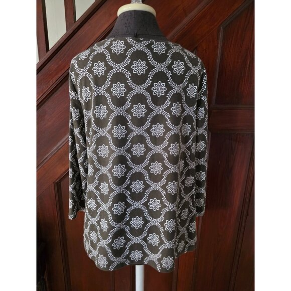 Talbots Womens Floral Pattern Long Sleeve Tee Shirt L Green & White NWT - Picture 3 of 9